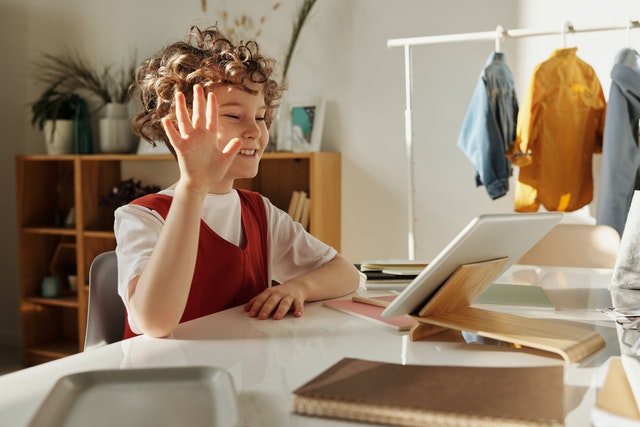 5 Easy Ways on How To Help Kids Who Are Afraid of Video Calls