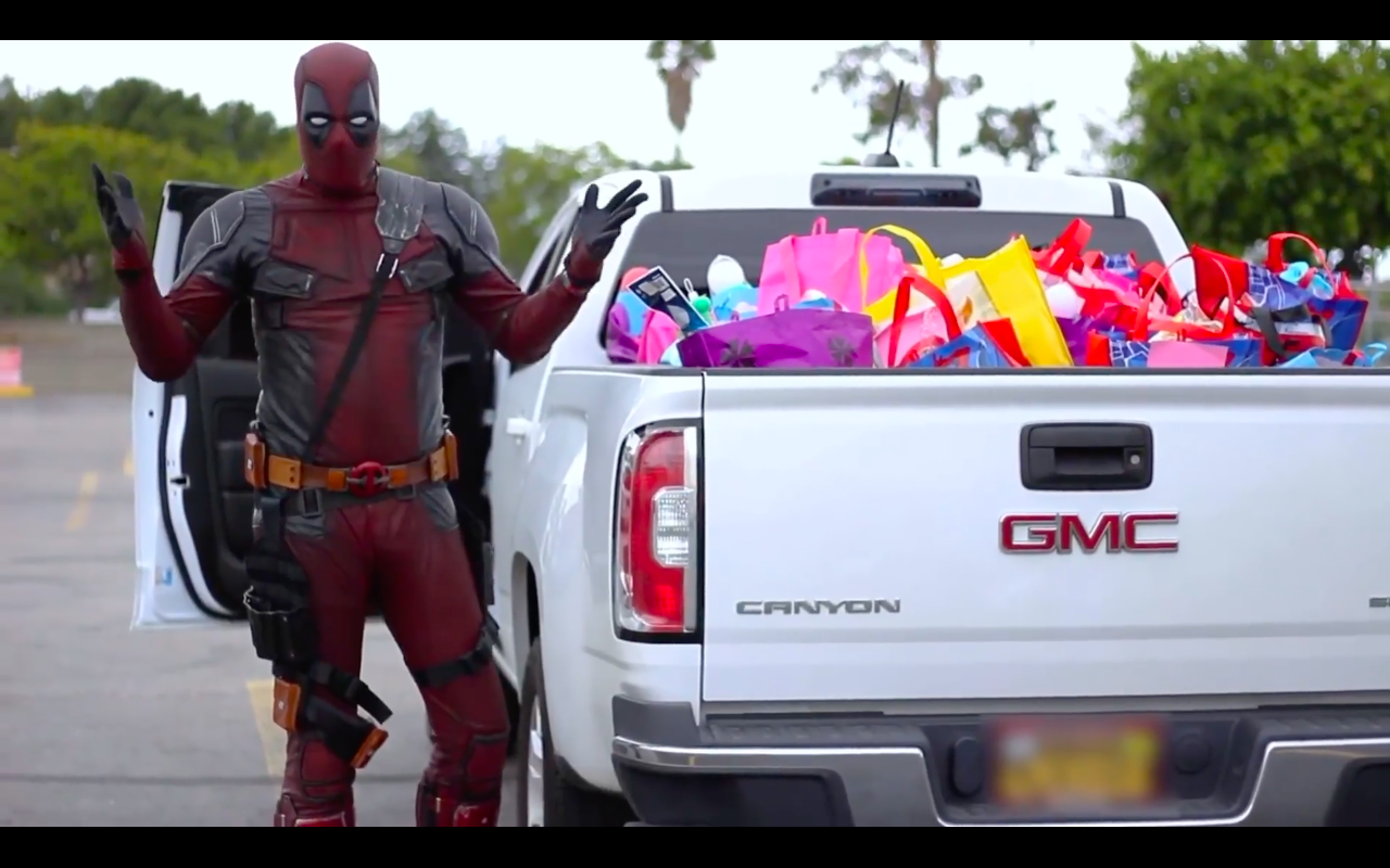 Man in superhero costume keeps helping kids despite pandemic