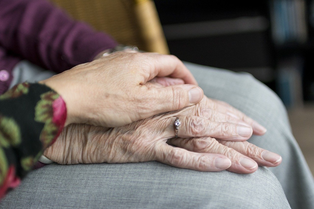 An Elderly Couple Who Both Beat COVID-19 Celebrates 70th Wedding Anniversary