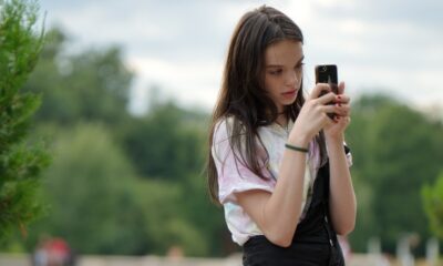 Research: Almost Half of the American Teens Are Constantly on Their Phones