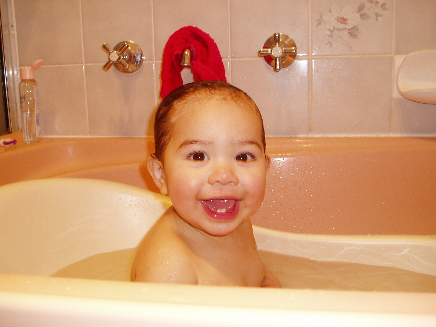 Angelcare Baby Bath Support Review: Ideals for Babies Less Than 6 Months Old