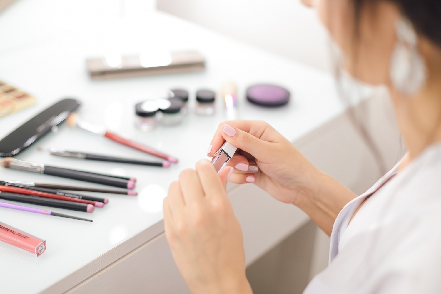 Pregnancy-Safe Makeup Ingredients You May Want to Reevaluate in Your Regular Makeup Routine