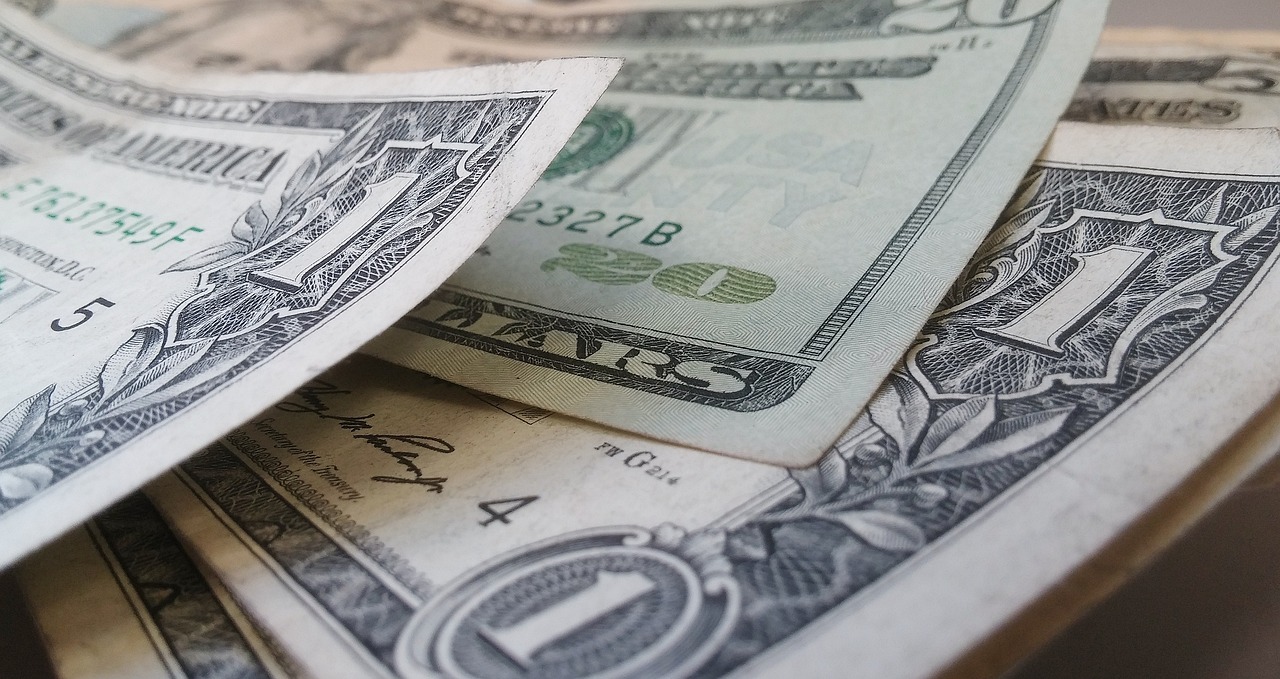 San Antonio Teen Finds Hundreds in Mysterious Cash on School Grounds, Decides to Turn Money In