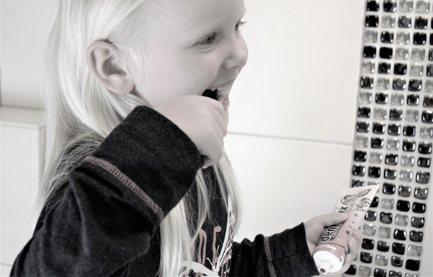 Would Kids Love Brushing Teeth With Tyiagle U-Shaped Electric Toothbrush