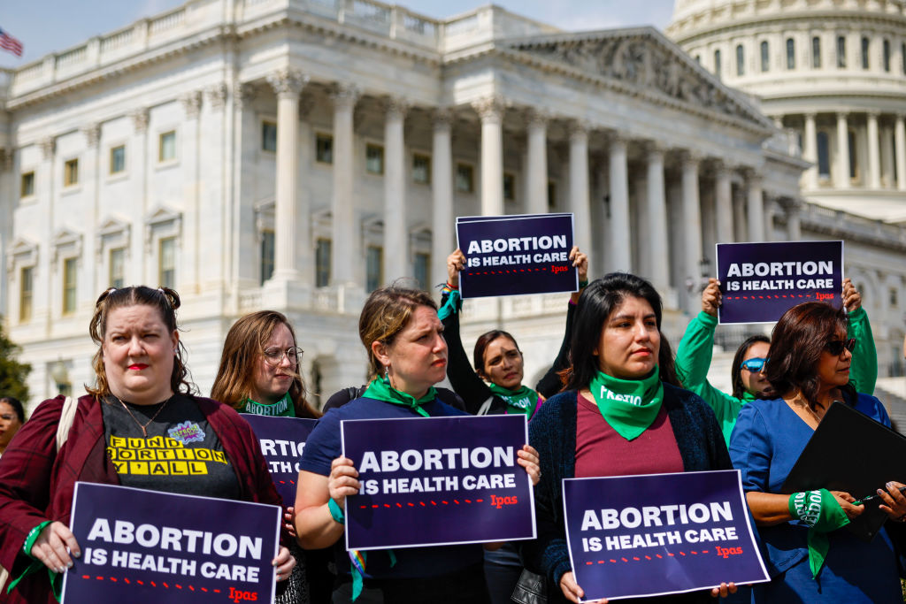 US Appeals Court Blocks Anti-Abortion Groups' Attempt to Ban Mifepristone, Upholds Access