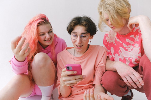 Parental Support: Helping Teens Navigate Social Media