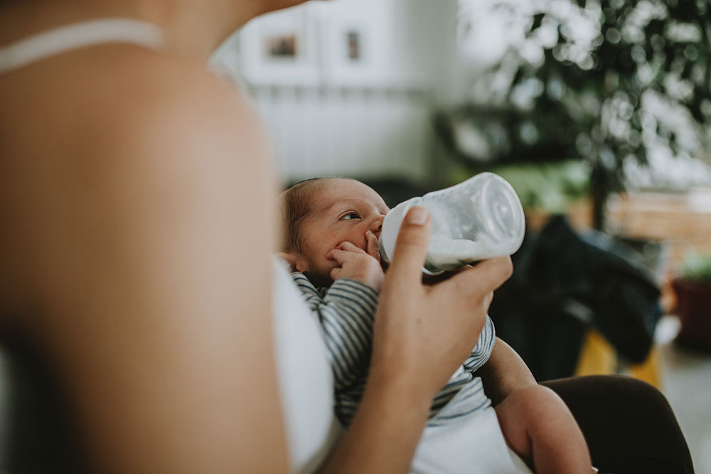 Bottle Feeding Your Newborn - Pregnancy & Newborn Magazine