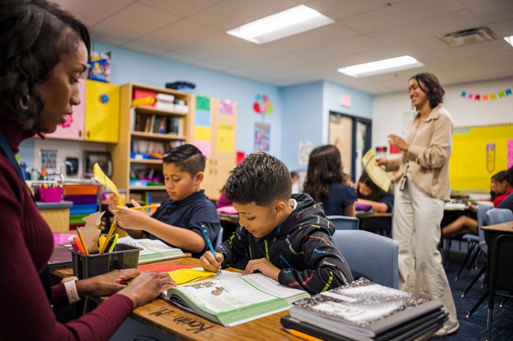 Classroom Heatwave Crisis: Rising Temperatures Test Students' Resilience in School