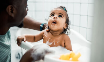 15 Infant Bathtubs That Make Bathtime Comfy and Easy - Pregnancy & Newborn Magazine