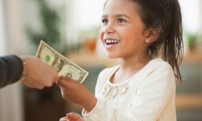 The 1 Thing Financial Experts Say You Should Teach Your Kids Early