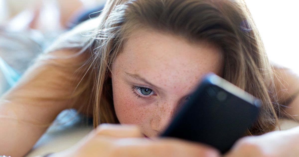 The 1 Thing You Shouldn't Rely On When Giving Your Child A Cellphone