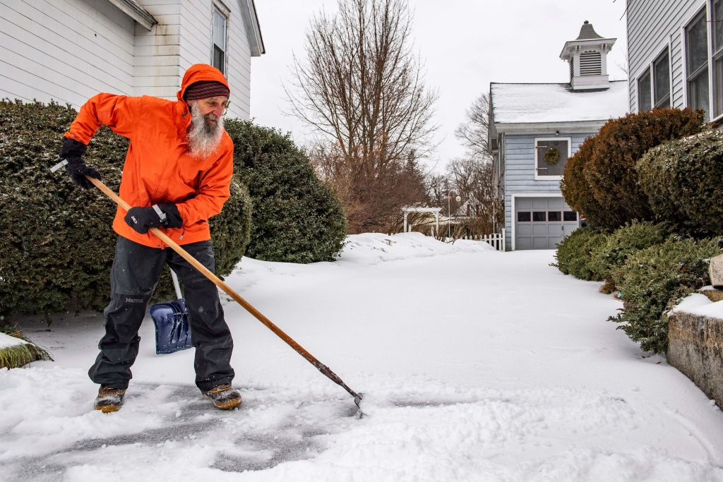 Unseasonable Winter Blast Grips the US: From Record Snowfalls to Freeze Warning This Halloween