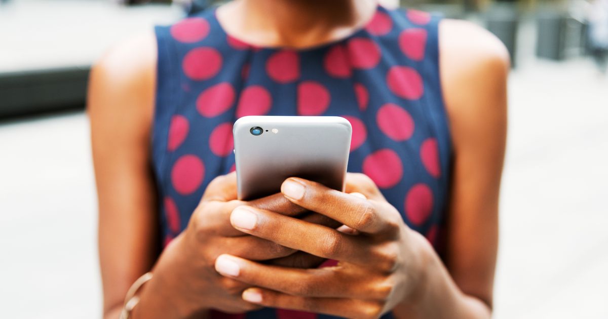 7 Sneaky Phone Habits That Could Be Signs Of Anxiety