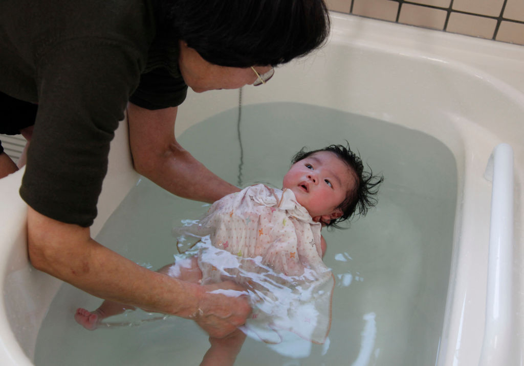 Baby Milk Baths 101: How to Give Your Baby a Nourishing Soak at Home