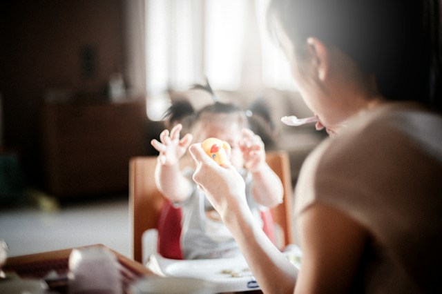 Starting Baby-Led Weaning: Tips and Tricks for Parents