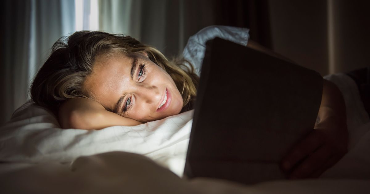Read This If You Use An E-Reader Before Bed