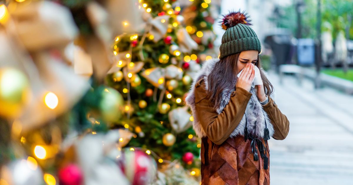 The Most Common COVID Symptoms Doctors Are Seeing This Holiday Season