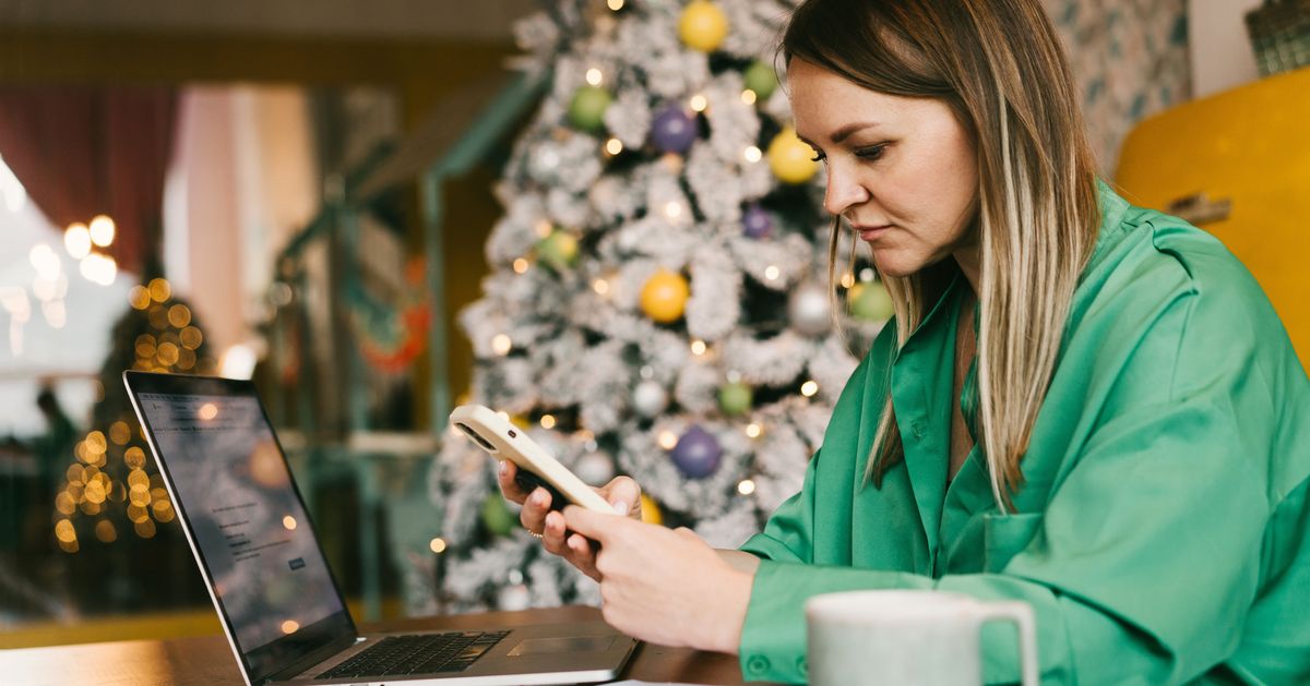 8 Holiday Habits That Are Secretly Making You Anxious