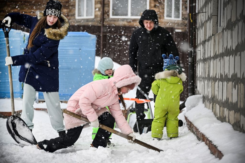 10 Must-Try Winter Activities for Toddlers: Fun and Safe Outdoor Play