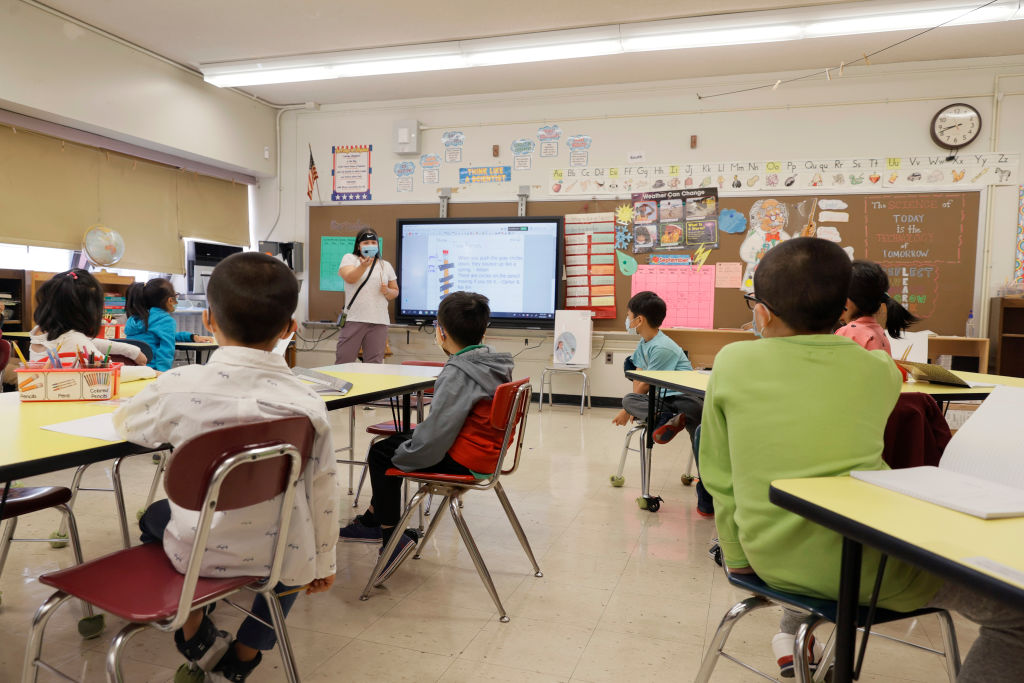 Iowa Parents' Choice Upheld: Federal Court Backs Governor Reynolds' Ban on School Mask Mandates