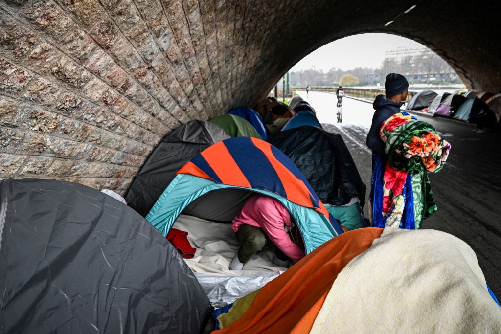 CDC Team Joins Efforts to Address 8 Cases of Measles in Chicago MIgrant Shelter