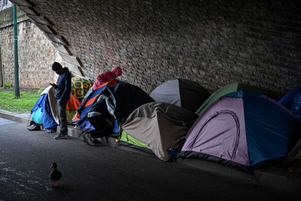 Chicago Set to Evict 2,000 Migrants from Shelters Beginning Sunday