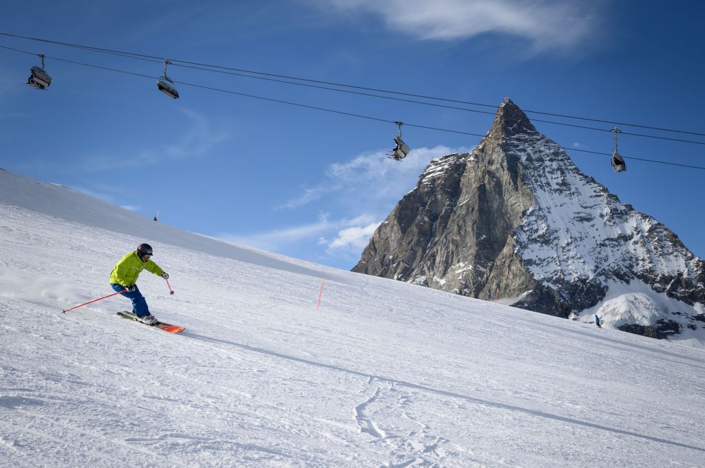 Avalanche Near Swiss Resort of Zermatt Claims the Lives of American Teenager and 2 Others