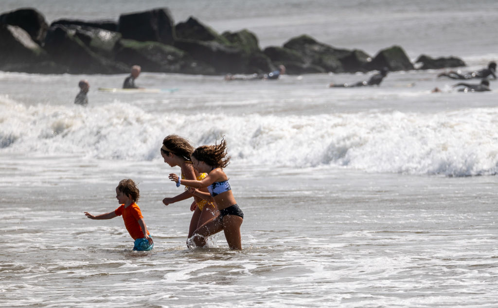 Exploring the Advantages of Swimming for Young Children: What Benefits Can Kids Derive from It?