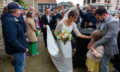 Army Sergeant Surprises His Older Sister on Her Wedding Day by Walking Down the Aisle