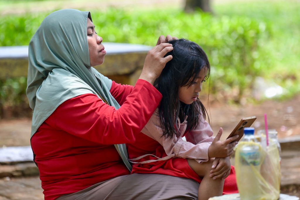 Body Lice Possibly Contributed to Rapid Spread of Bacteria in the Bubonic Plague, Study Reveals