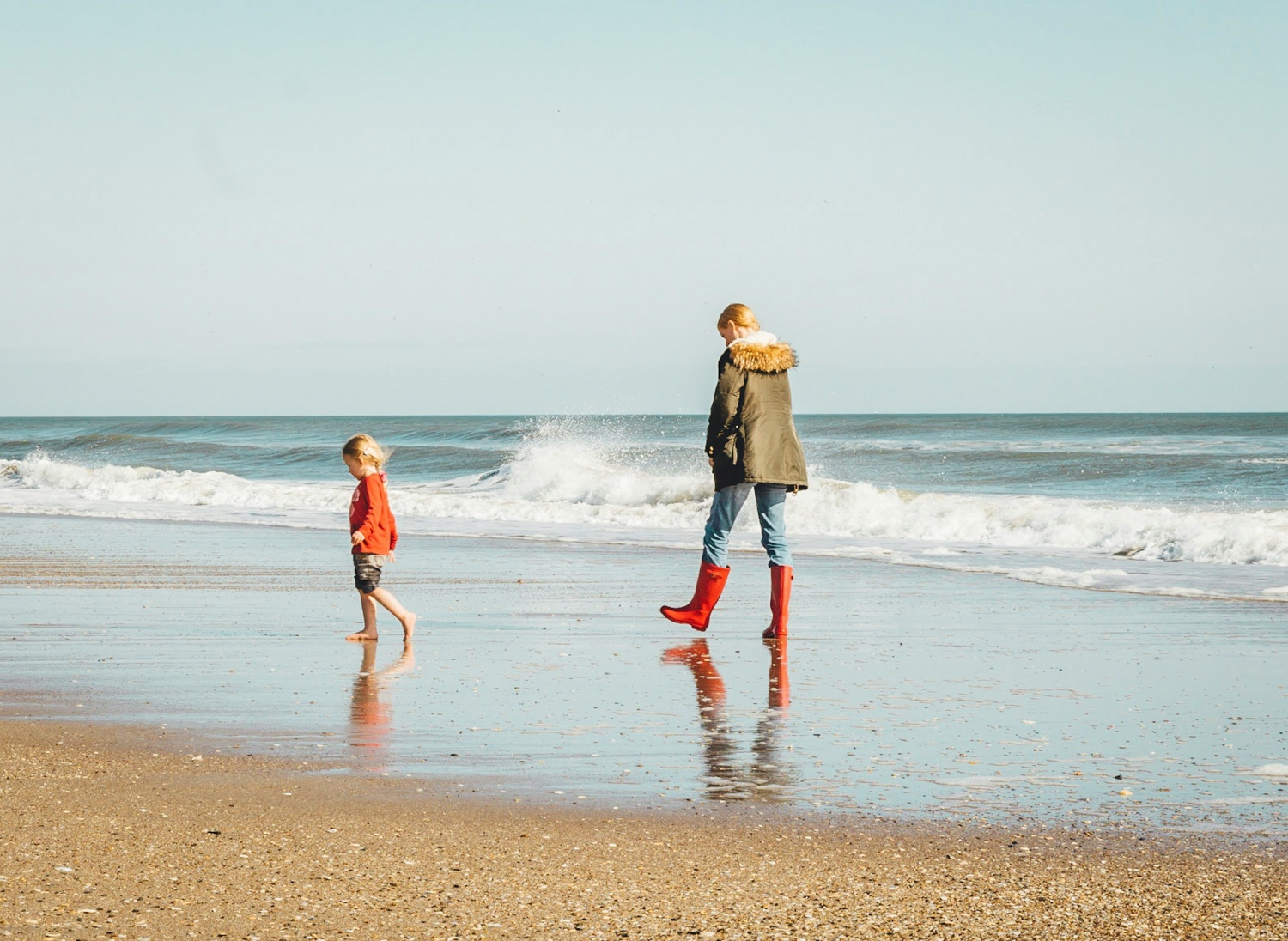 California Mom Fined $88,000 After Kids Mistakenly Collect Clams at Beach