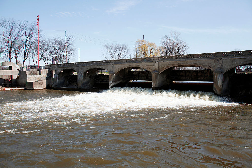 Michigan's Flint River Drownings: Authorities Race to Find Missing 6-Year-Old Girl