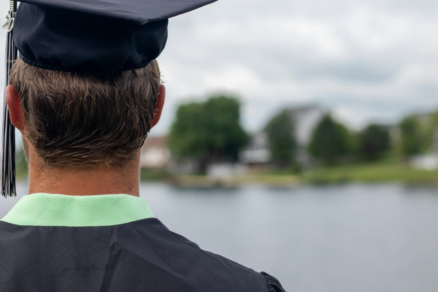 Texas Valedictorian Delivers Emotional Speech After Father's Funeral