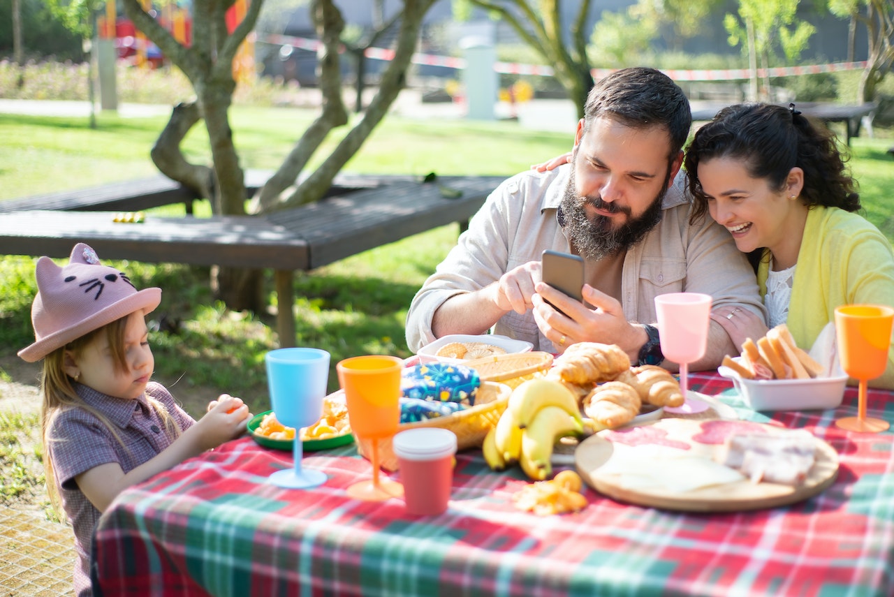 46% of US Teens Say Their Parents Are Too Distracted by Their Phones During Conversations