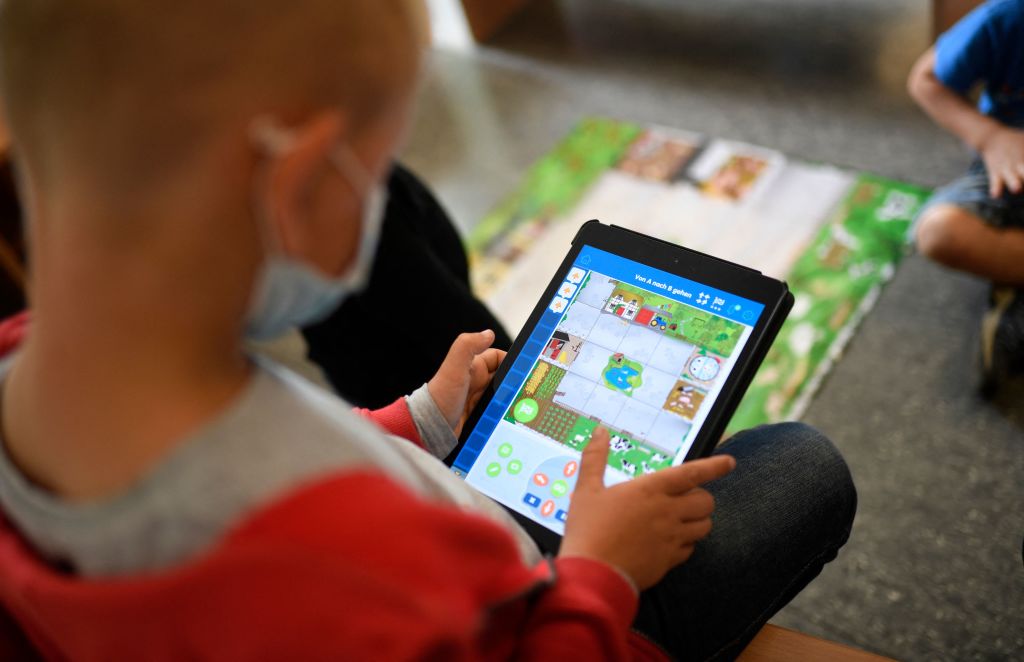 Anger Outbursts Among Children Linked to the Use of Tablets During Early Childhood: Study